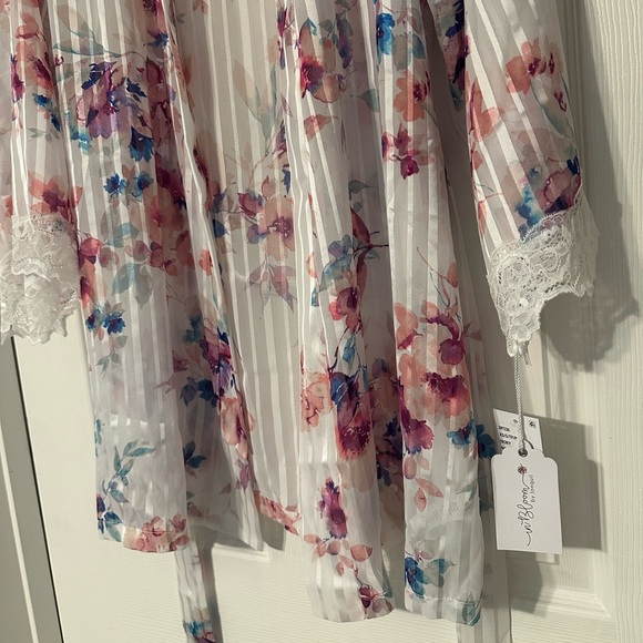 In Bloom by Jonquil Floral Sheer Robe with Lace Trim - Picture 7 of 10
